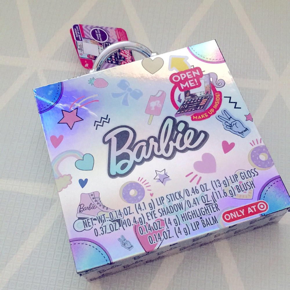 NWT! BARBIE makeup on the go fashion case. Includes 29 pieces.